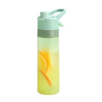 Bouteille d'eau à pulvérisation isolée en plastique PC à double paroi pour les sports de vélo en plein air