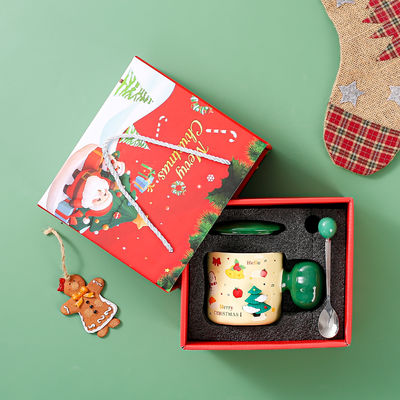 Une tasse de Noël en céramique avec cuillère cadeau de Noël naturel et sain