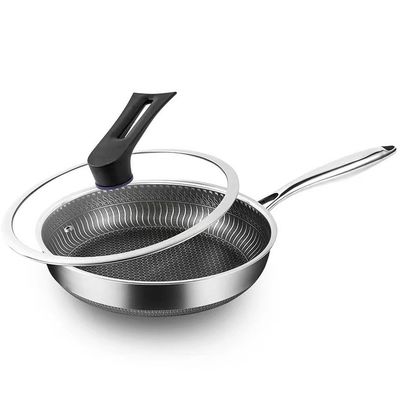 Afin de répondre aux besoins de la cuisine, l'acier inoxydable est personnalisable et ne colle pas.