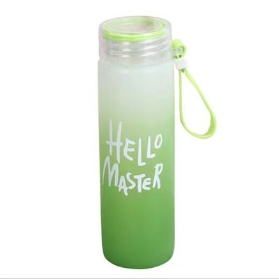 Une bouteille d'eau en verre glacé de 500 ml sans BPA