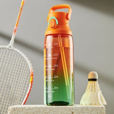 Bouteille d'eau à grande capacité avec poignée et paille pour les sports de plein air 750 ml