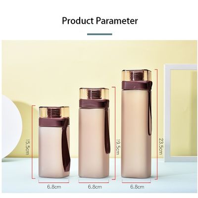 Sports en plein air Portable 550ml 700ml PC Bouteille d'eau en plastique carré avec câble de poignée