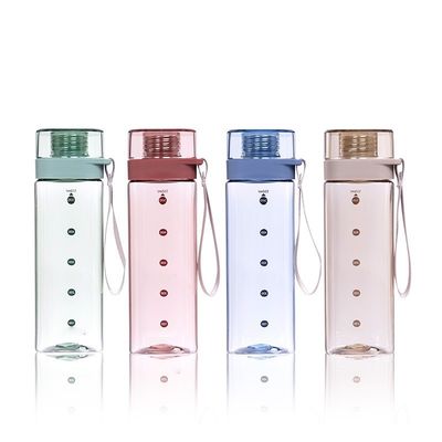 Bouteille d'eau à bouche carrée en plastique colorée avec couvercle et câble de poignée étanches