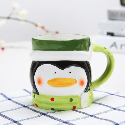 Une tasse en céramique de Noël personnalisée avec un design 3D de style dessin animé et une couleur personnalisée