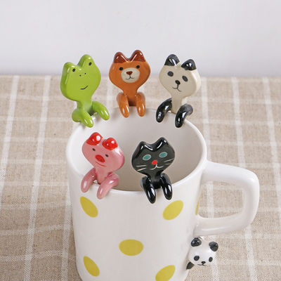 Une tasse en céramique de Noël personnalisée avec un design 3D de style dessin animé et une couleur personnalisée