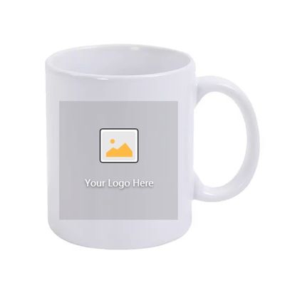 Une tasse de café blanc en céramique sur mesure avec un cadeau portable