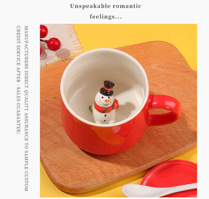 Tasse de café en céramique personnalisée de 350 ml avec couvercle et poignée dans un design minimaliste pour les fêtes