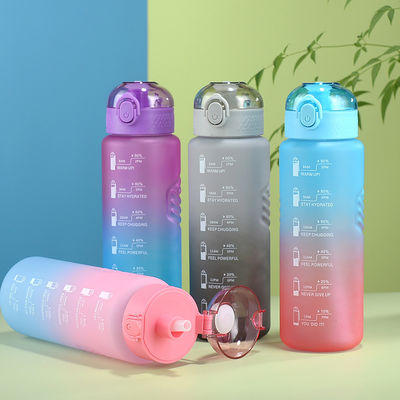 Eau bouillante Applicable Logo personnalisé Bouteille d'eau en plastique pour gymnase en plein air et voyage