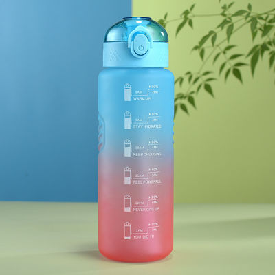 Eau bouillante Applicable Logo personnalisé Bouteille d'eau en plastique pour gymnase en plein air et voyage