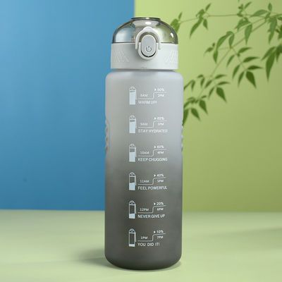Eau bouillante Applicable Logo personnalisé Bouteille d'eau en plastique pour gymnase en plein air et voyage