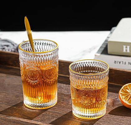 Bouteille de verre à eau de tournesol cristalline avec bordure et logo en or