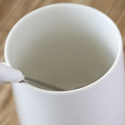 Coupe de tasse en céramique durable avec couvercle et logo personnalisé pour les amateurs de thé en taille 0,5 kg