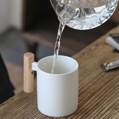 Coupe de tasse en céramique durable avec couvercle et logo personnalisé pour les amateurs de thé en taille 0,5 kg