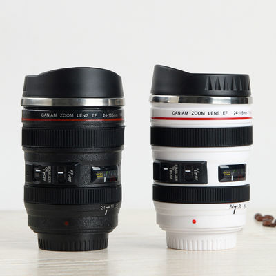Un appareil photo rotatif isolé unique de 400 ml en forme de tasse de café pour le thé