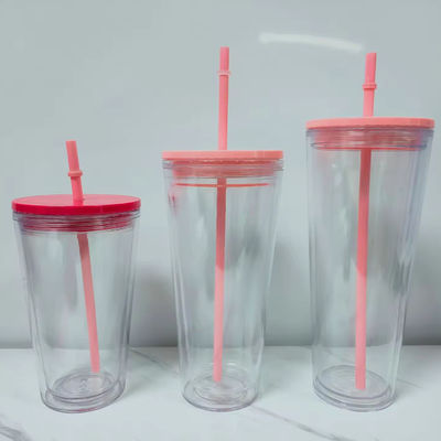 Bouteille d'eau en plastique pour une tasse de sport étudiante.