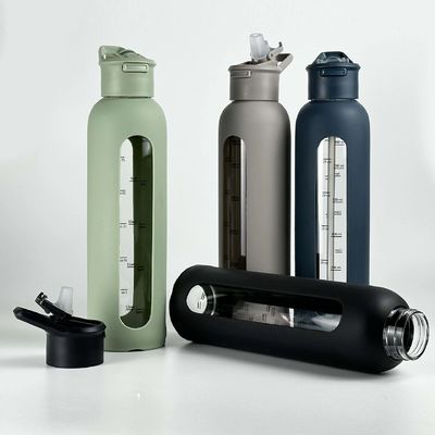 Bouteille d'eau en verre motivationnelle avec un manchon en silicone et un rappel portable de l'heure
