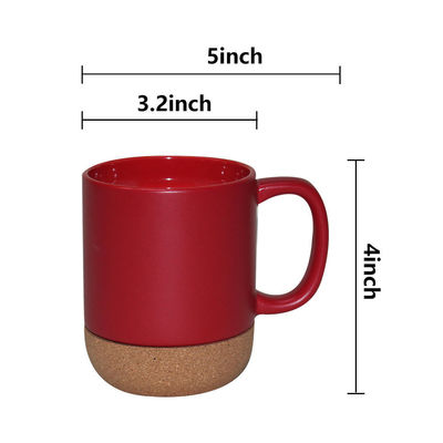 Tasses de café en céramique avec une base en liège isolé, conception Nordique mat noir sur mesure