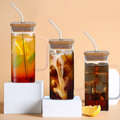 Coupe en verre carré avec couvercle au sommet Vente de tasses de café glacé