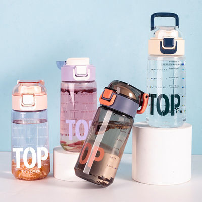 Bouteille d'eau en plastique Tritan de 480 ml avec eau bouillante et horodatage