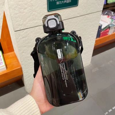 750 ml Bouteille d'eau claire carrée avec laine et bouchon de ressort Coupe de boisson portable sans BPA