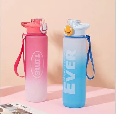 Améliorez votre équipement de gym avec notre bouteille d'eau de sport en plastique de 1 litre, étanche et durable