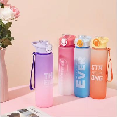 Améliorez votre équipement de gym avec notre bouteille d'eau de sport en plastique de 1 litre, étanche et durable