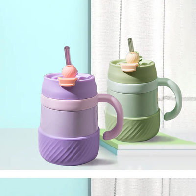 Emportez vos boissons n'importe où avec une tasse à vide en acier inoxydable et un couvercle pliable
