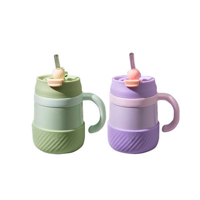 Emportez vos boissons n'importe où avec une tasse à vide en acier inoxydable et un couvercle pliable
