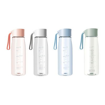 Facile à transporter 500 ml 650 ml bouteille d'eau en plastique Logo personnalisé Coloré avec corde