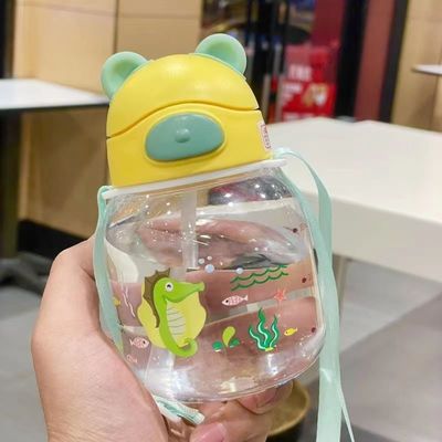 450 ml de plastique, une tasse à eau en forme d'ours, avec paille et corde, une bouteille d'eau imperméable.