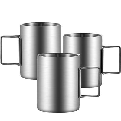 Une simple tasse d'eau portable en acier inoxydable à large bouche et un design minimaliste