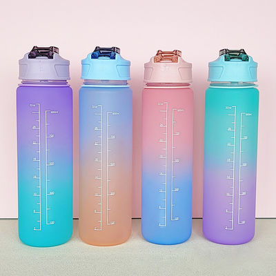 Restez hydraté en déplacement avec une bouteille d'eau de sport en plein air