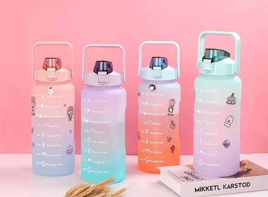 Bouteille d'eau en plastique de 2 litres pour le sport en plein air avec ligne de capacité et revêtement anticorrosion