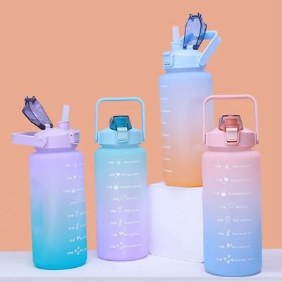 Bouteille d'eau en plastique de 2 litres pour le sport en plein air avec ligne de capacité et revêtement anticorrosion