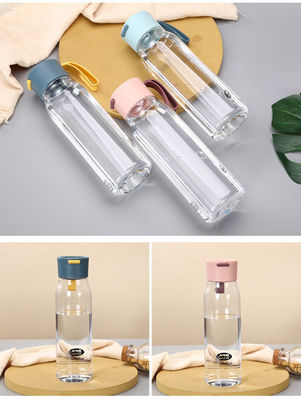 Bouteille d'eau de Tritan sportif portable en plastique imperméable au BPA avec couvercle pour adultes