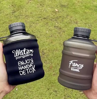 680 ml, tasse à boire directe de grande capacité, parfaite pour les étudiants et les activités de plein air.