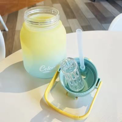 Style de design minimaliste 1100ml 1300ml PC Bouteille de boisson en plastique avec logo personnalisé