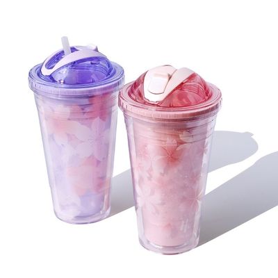 Boisson directe tasses de sakura rose isolées à double paroi tasse à thé en plastique à eau avec paille