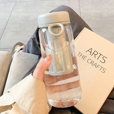 Conception contemporaine Logo personnalisé Bureau Bouteille d'eau en plastique extérieure avec infuseur de thé