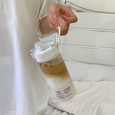 Bouteille en plastique PC résistante à la chaleur Flip Top Bouteille d'eau élégante avec filtre amovible
