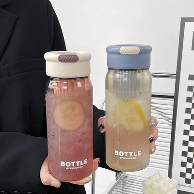 Mode étudiante d'été Bouteille d'eau en plastique de 650 ml avec filtre et design portable