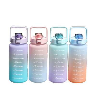 Bouteille d'eau potable PETG de grande capacité de 2000 ml avec paille et revêtement anticorrosion