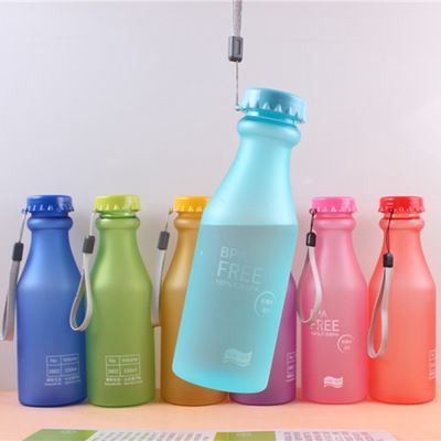 OEM acceptable Portable plastique congelé bouteille d'eau scellée avec corde pour les sports