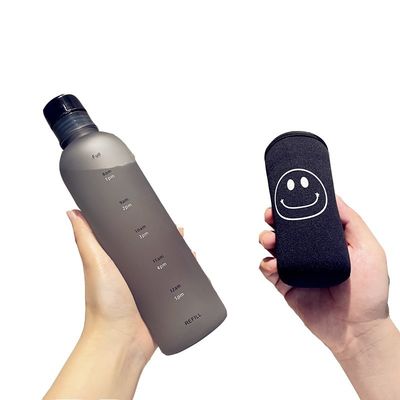 Isolation thermique 500 ml Marqueur de temps de sport Bouteille d'eau potable en plastique avec couvercle