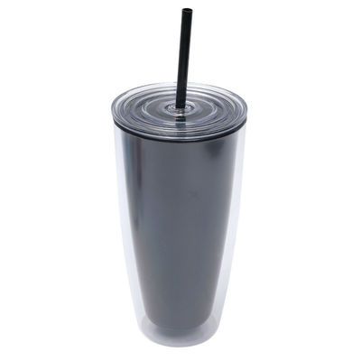 Une tasse de café en plastique à double paroi de 24 oz avec plusieurs couleurs et de la paille