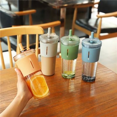 Bouteilles en plastique réutilisables 700 ml tasses à café Bouteilles à eau avec couvercle et paille