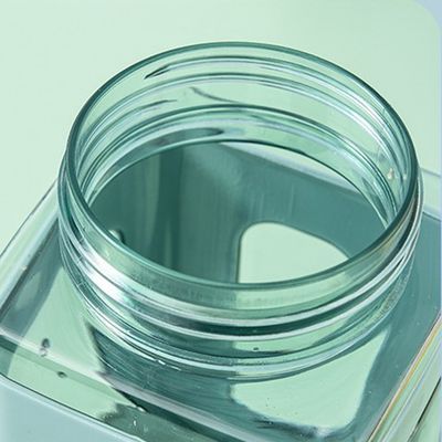 Matériau 700ml Bouteille en plastique portable résistante aux températures élevées pour le camping