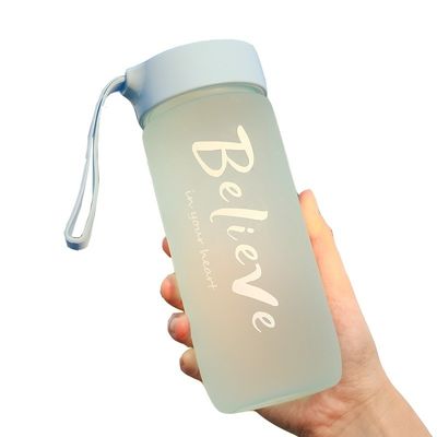 Bouteille en plastique écologique pour activités de plein air