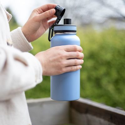 Bouteille d'eau sportive isolée sous vide en acier inoxydable écologique