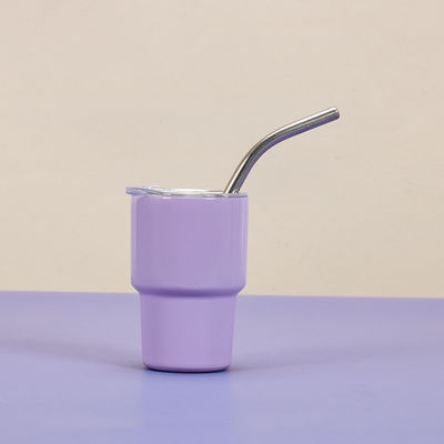 Une bouteille d'eau en acier inoxydable de 2 onces, une petite tasse de poche mignonne avec de la paille pour la fête.